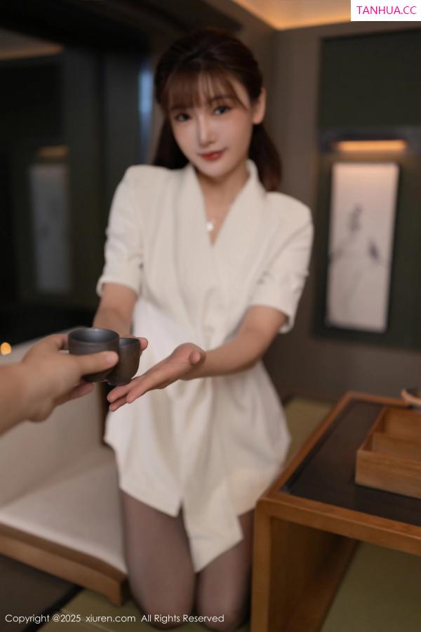 陆萱萱  [XiuRen]高清写真图 2025.08.14 No.10650 陆萱萱 白色西装第6张图片